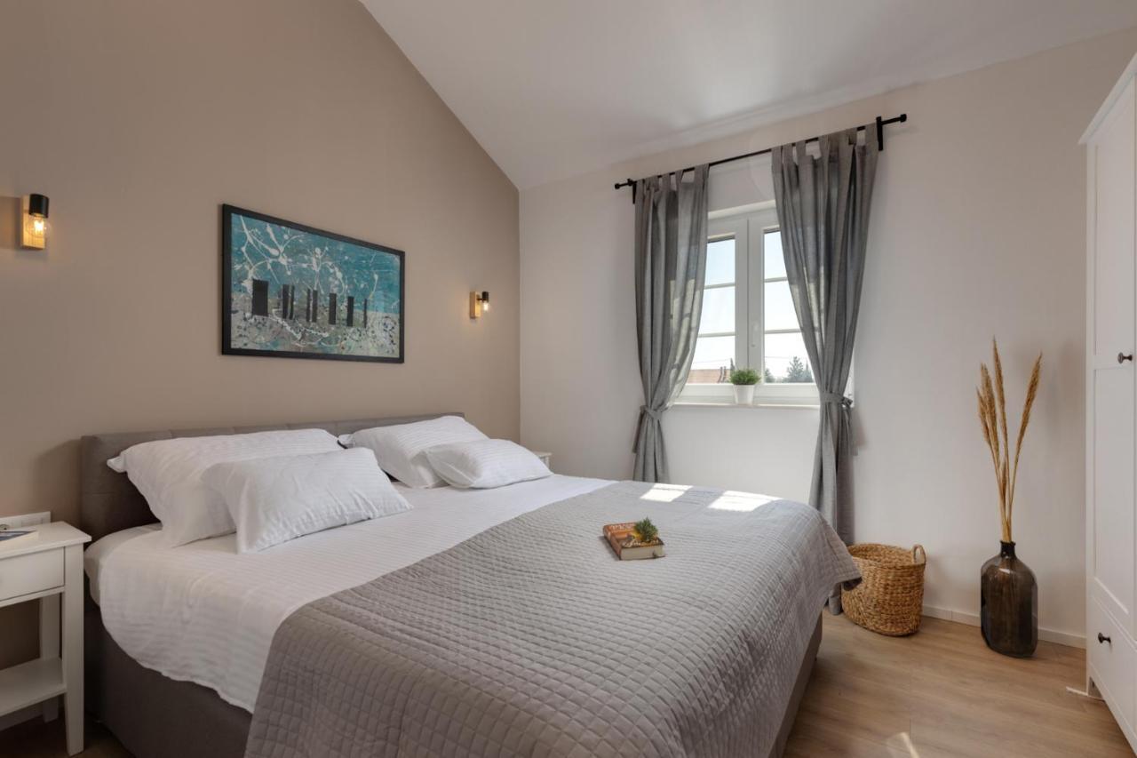 Villa Mediterra Prima Нин Екстериор снимка