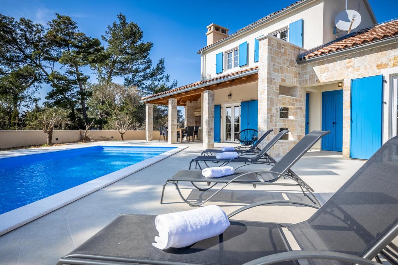 Villa Mediterra Prima Нин Екстериор снимка